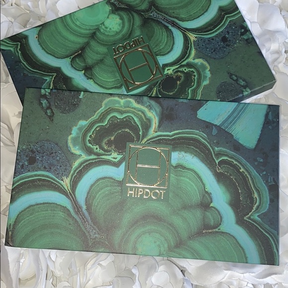 Hipdot Eyeshadow Pallette - Picture 2 of 5